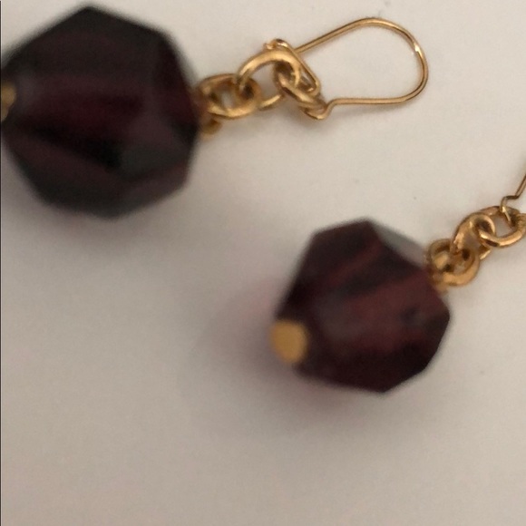 FACETED PURPLE CRYSTAL W/GOLD TONE CHAIN - Picture 9 of 12